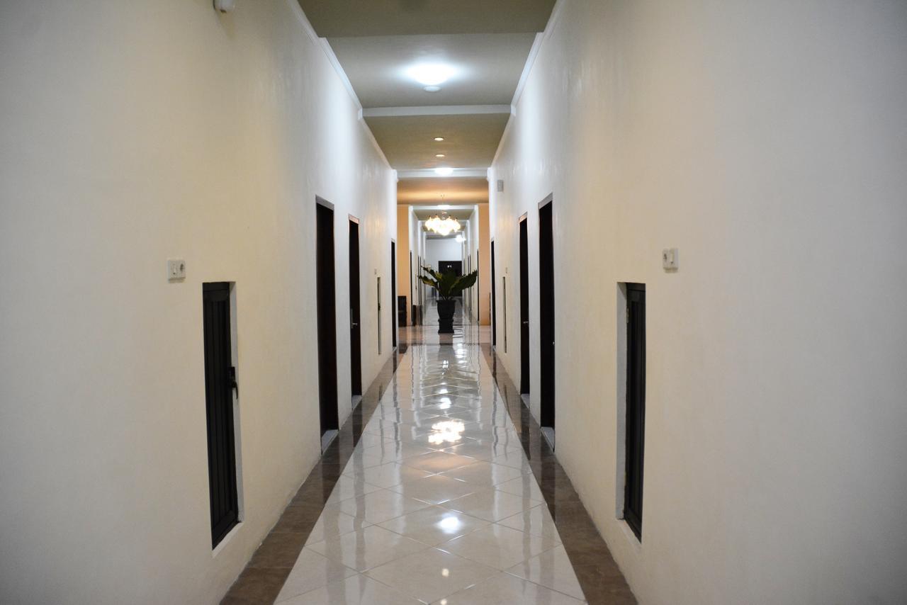 Ilhami Hotel Blitar Exterior photo