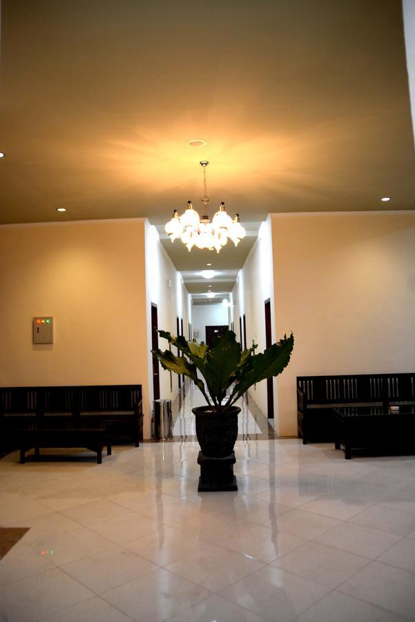 Ilhami Hotel Blitar Exterior photo